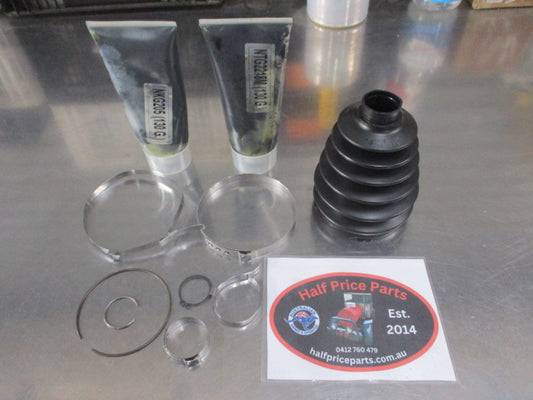 Mitsubishi Delica/Pajero/Triton/Galant Genuine Front Drive Shaft Boot New Part