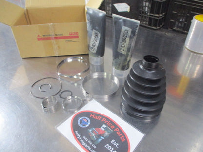 Mitsubishi Delica/Pajero/Triton/Galant Genuine Front Drive Shaft Boot New Part