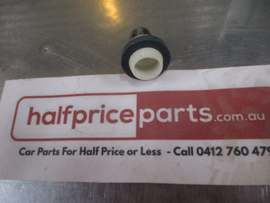 Mitsubishi Pajero Genuine Front Diff Plug Breather Replacement New Part