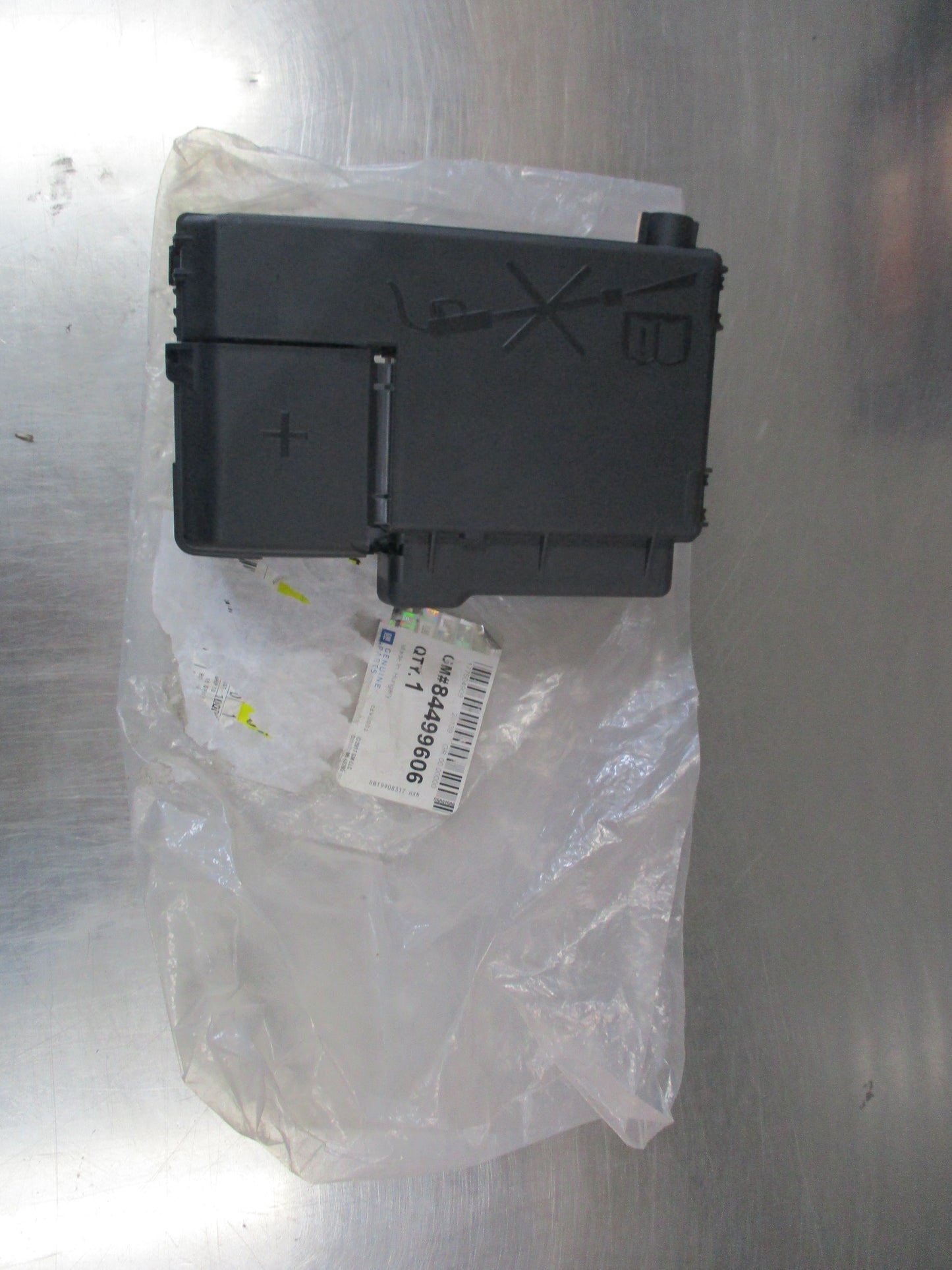 Holden Insignia Genuine Engine Compartment Fuse Box New