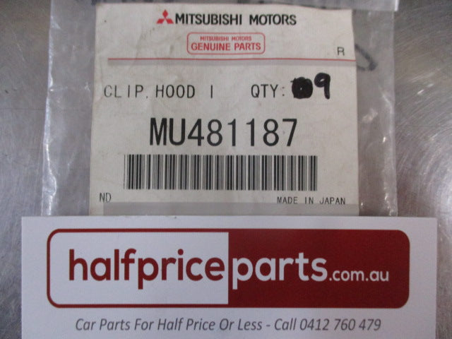 Mitsubishi Magna Genuine Bonnet Insulator Clip Pack of 9 New Part.