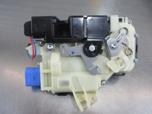 VW Polo 9N3/T5 Transporter Genuine Door Catch New Part