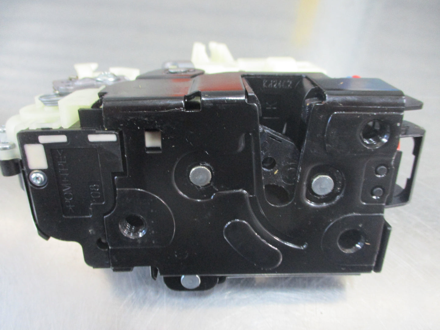 VW Polo 9N3/T5 Transporter Genuine Door Catch New Part