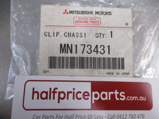 Mitsubishi Genuine Wiring Harness Loom Cable Clip Chassis New Part