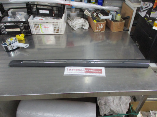 Nissan X-Trail T32 Genuine Right Hand Front Door Moulding New Part