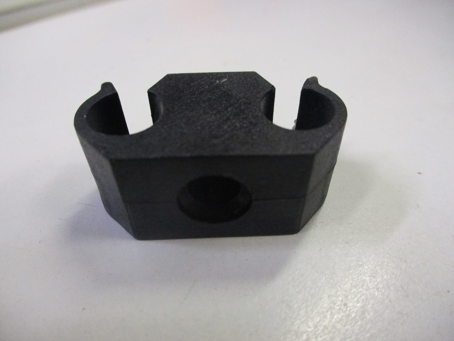 Holden Monaro Genuine Power Steering Cooler Tube Retainer New Part