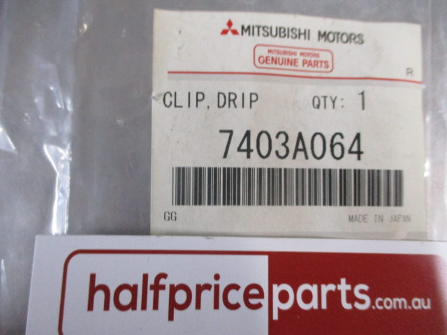 Mitsubishi Outlander Genuine Drip Moulding Clip New Part