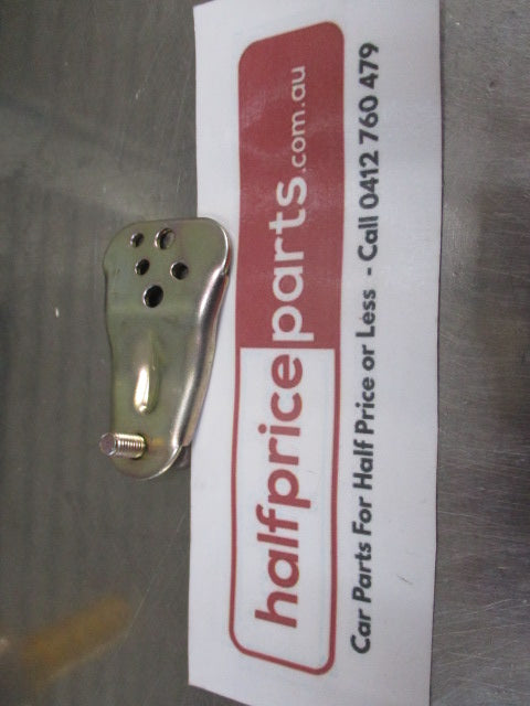 Mitsubishi Triton/Challenger Genuine Passengers Side Headlight Bracket New Part