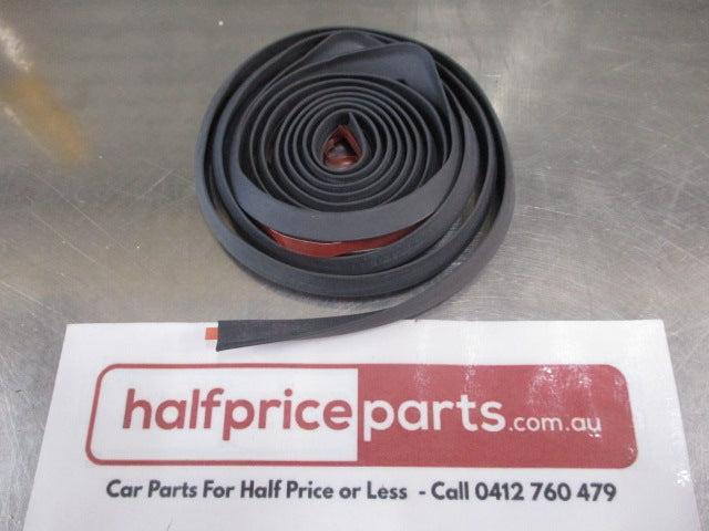 Mitsubishi Triton Genuine Rear Hand Right Over Flare Seal New Part