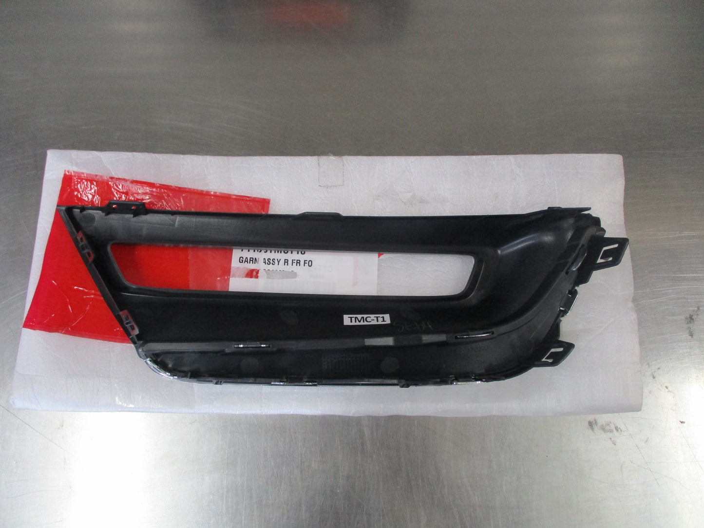 Honda CRV Prestige Genuine Right (Drivers) Side Fog Light Bezel New