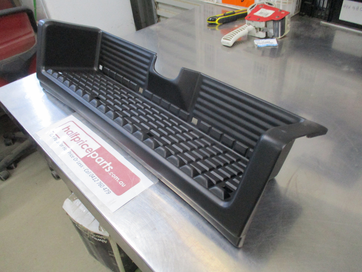Mazda E2000/E2200 Genuine Right Hand Rear Step Cover New Part