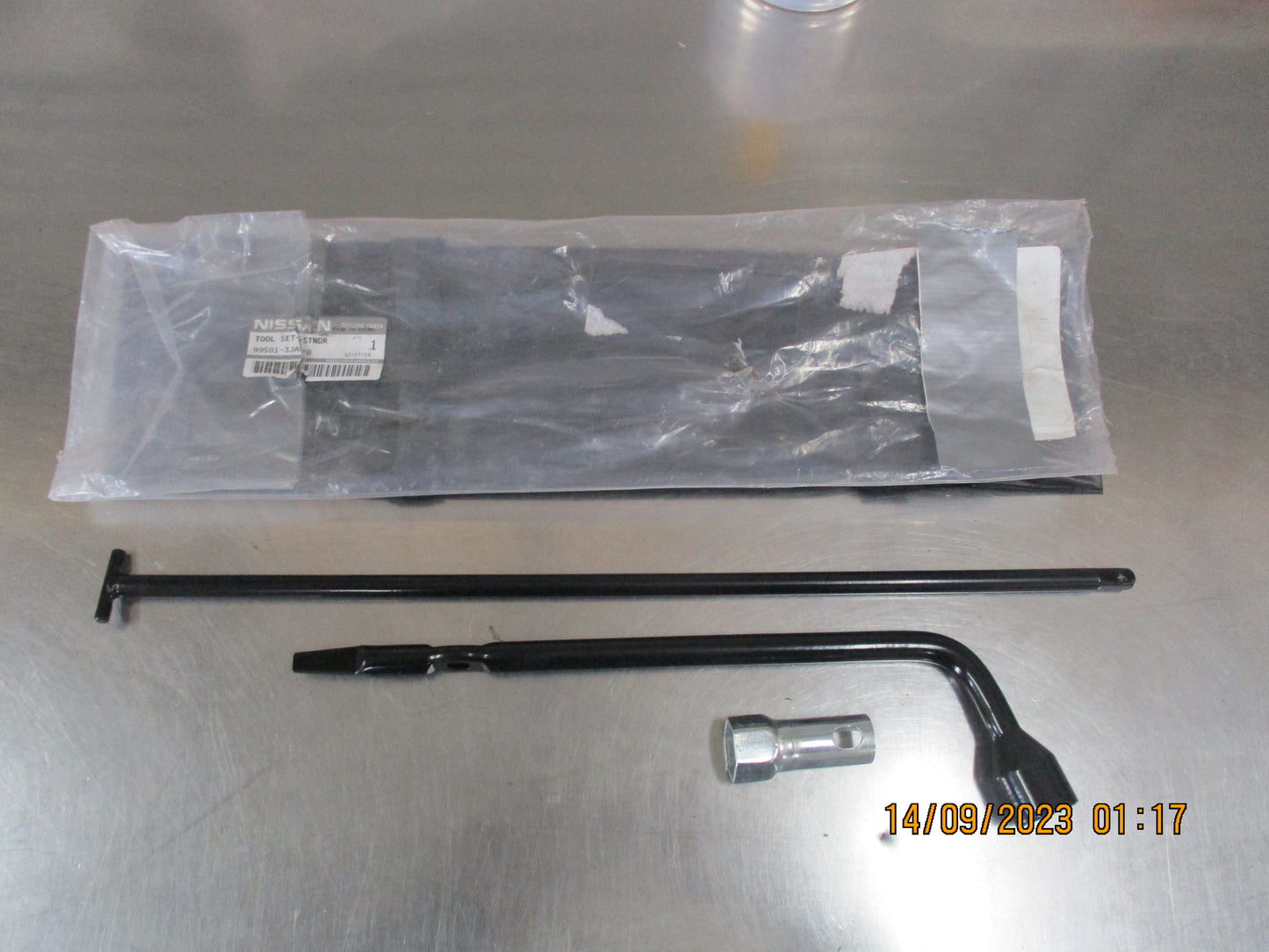 Nissan Path Finder Genuine Tool Bag And Tools New