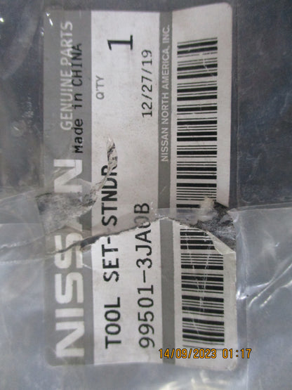 Nissan Path Finder Genuine Tool Bag And Tools New