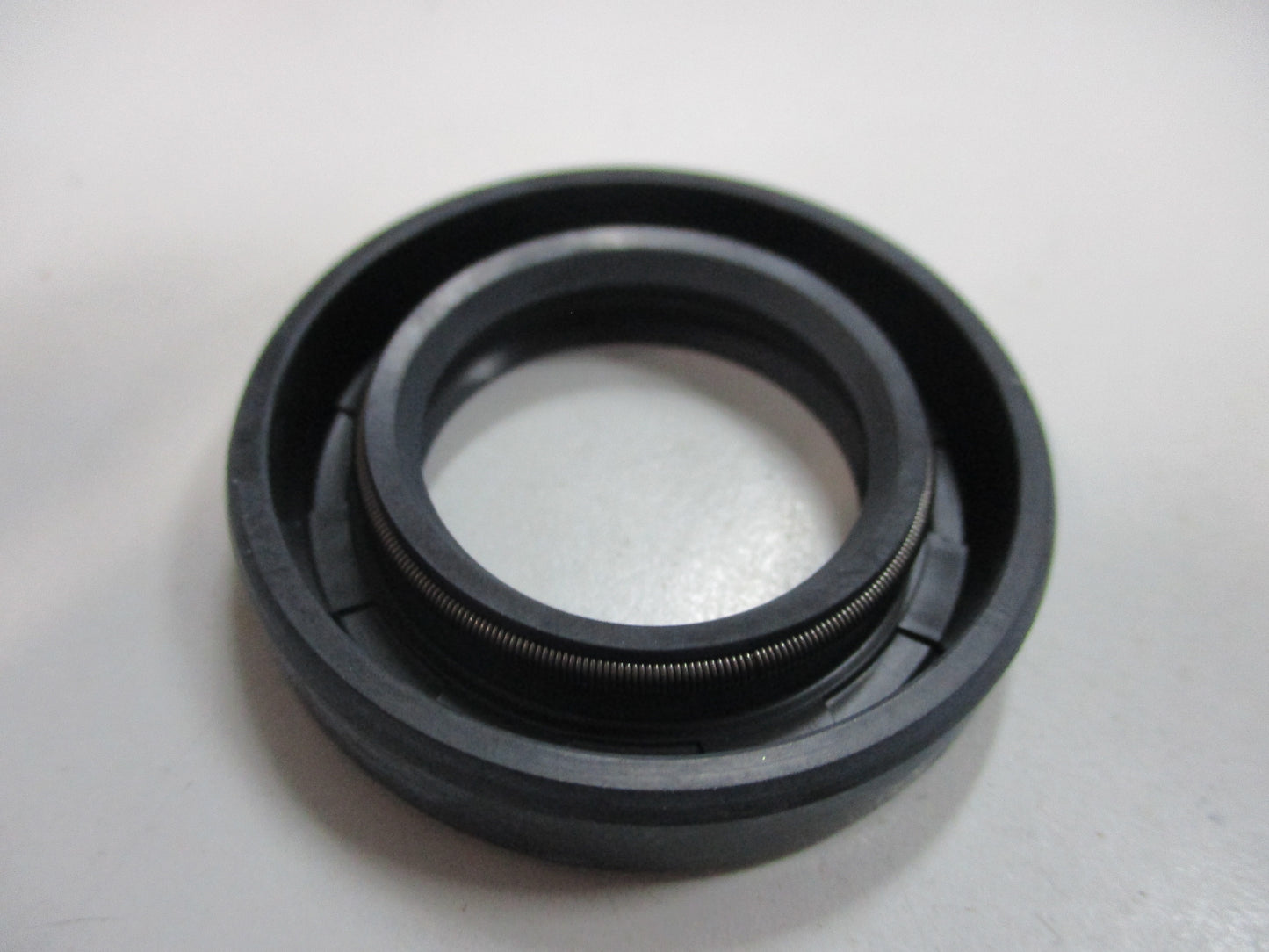 Subaru Impreza Genuine Right Rear Manual Transmission Output Shaft Seal New Part