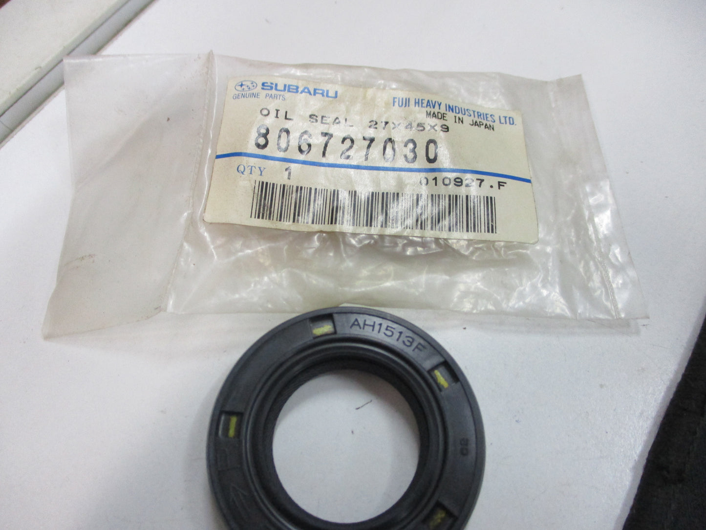 Subaru Impreza Genuine Right Rear Manual Transmission Output Shaft Seal New Part