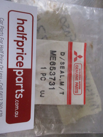 Mitsubishi Fuso Genuine Manual Transmission Gear Shift Case Seal New Part