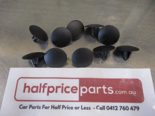 Mitsubishi Magna/Pajero Genuine Hood Insulator Clip (Pack Of 10) New Part