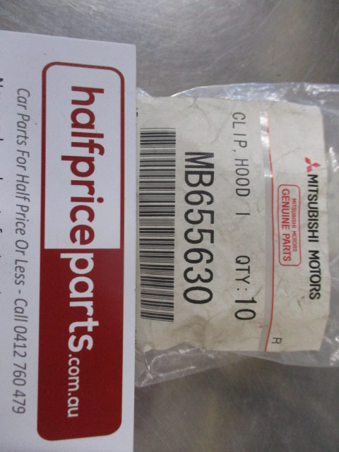 Mitsubishi Magna/Pajero Genuine Hood Insulator Clip (Pack Of 10) New Part