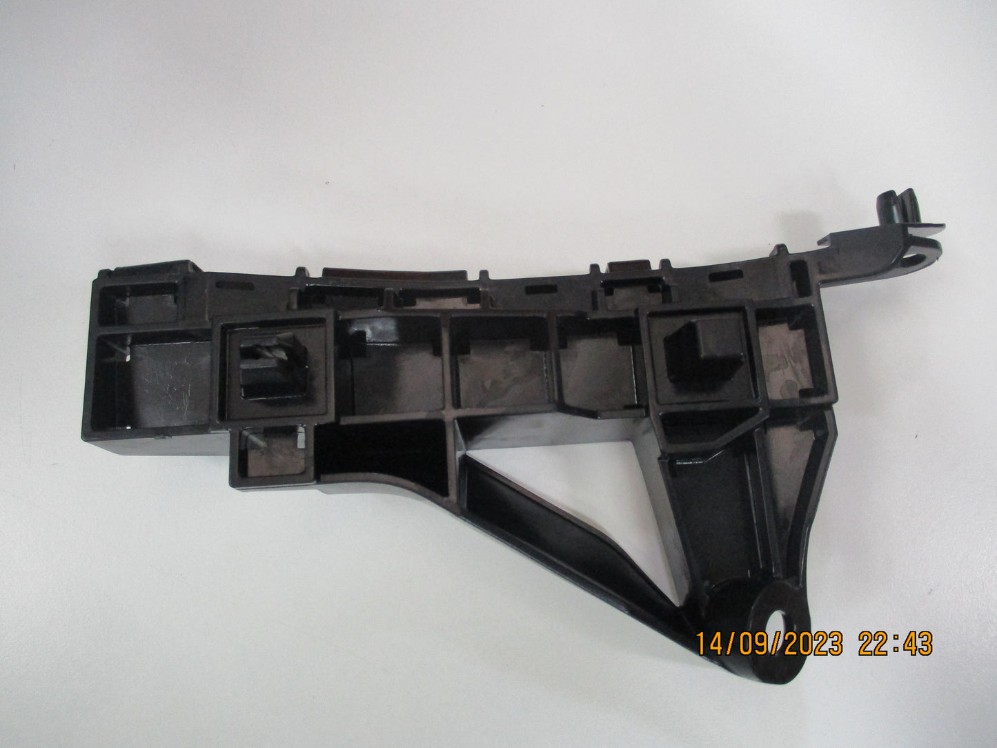 Honda Jazz Genuine Drivers Front Spacer Bumper Retainer Bracket New
