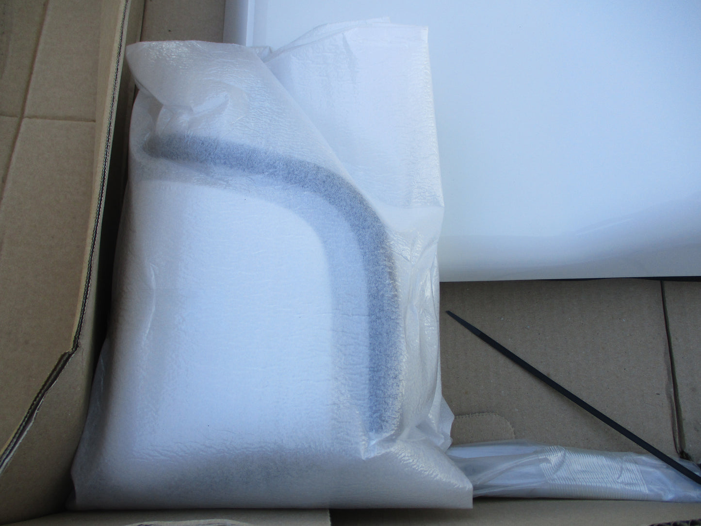 EGR 1 Piece Hard Lid (Arctic White) Suits Ford Ranger PX2 Dual Cab New Part