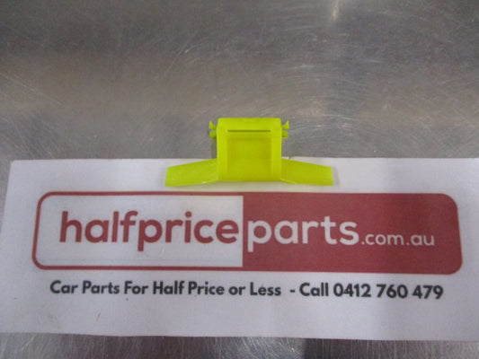 Mitsubishi Pajero/Challenger Genuine Drip Moulding Clip New Part
