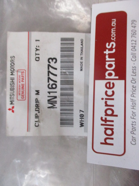 Mitsubishi Pajero/Challenger Genuine Drip Moulding Clip New Part