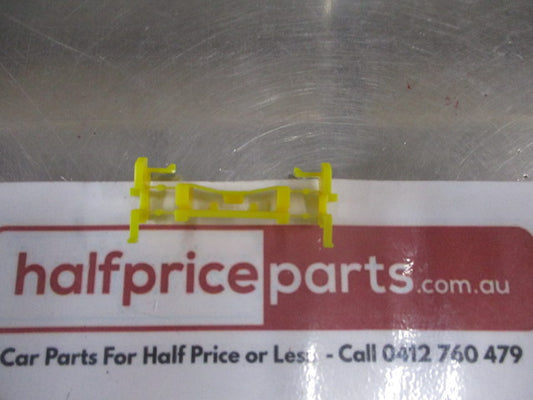 Mitsubishi Outlander Genuine Drip Moulding Clip New Part