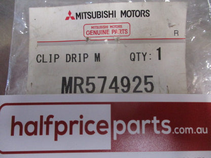 Mitsubishi Outlander Genuine Drip Moulding Clip New Part