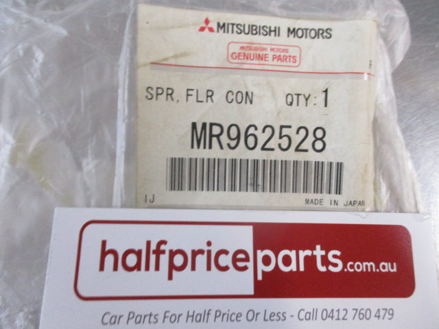 Mitsubishi Pajero Genuine Floor Console Spring Box Lid New Part