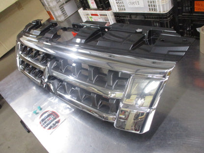 Mitsubishi Pajero Genuine Front Chrome/Gray Grille Assembly New Part