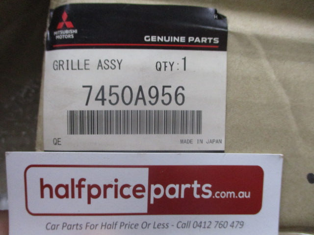 Mitsubishi Pajero Genuine Front Chrome/Gray Grille Assembly New Part