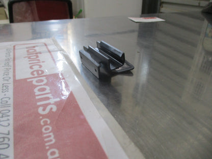 Hyundai Getz Genuine Front Bumper Right (Drivers) Side Mounting Bracket New Part