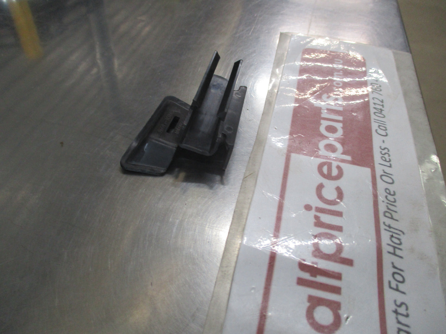 Hyundai Getz Genuine Front Bumper Right (Drivers) Side Mounting Bracket New Part