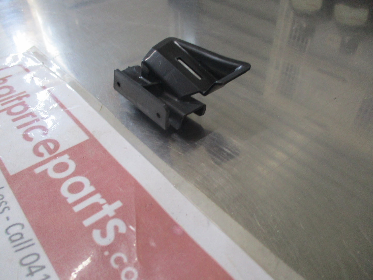 Hyundai Getz Genuine Front Bumper Right (Drivers) Side Mounting Bracket New Part