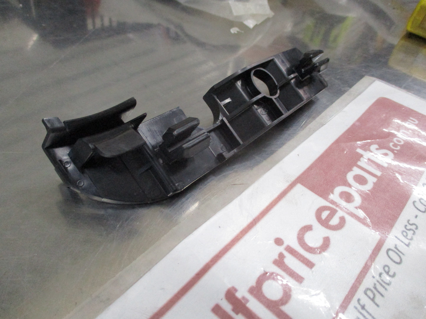 Hyundai Getz Genuine Left (Passenger) Front Bumper Bar Bracket New Part