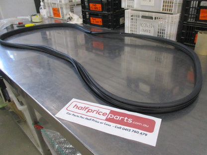 Ford Everest Genuine Right Hand Rear Door On Body Weatherstrip New Part