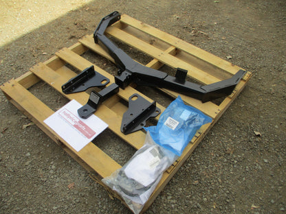 Nissan Pathfinder R52 Genuine Tow Bar Kit Complete New Part