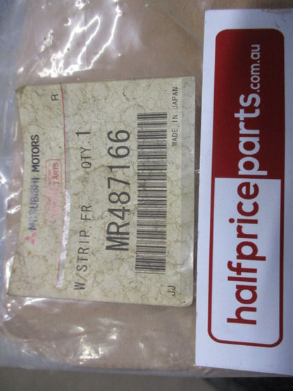Mitsubishi Outlander Genuine Right Hand Front Door Weather Strip New Part