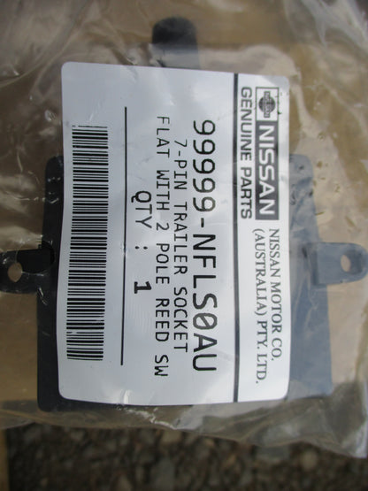 Nissan Pathfinder R52 Genuine Tow Bar Kit Complete New Part