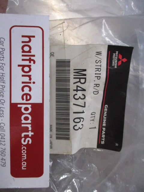 Mitsubishi Pajero Genuine Left Hand Rear Door Body Weatherstrip Door New Part
