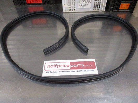 Mitsubishi Triton Genuine Left Hand Front Body Door Weatherstrip New Part