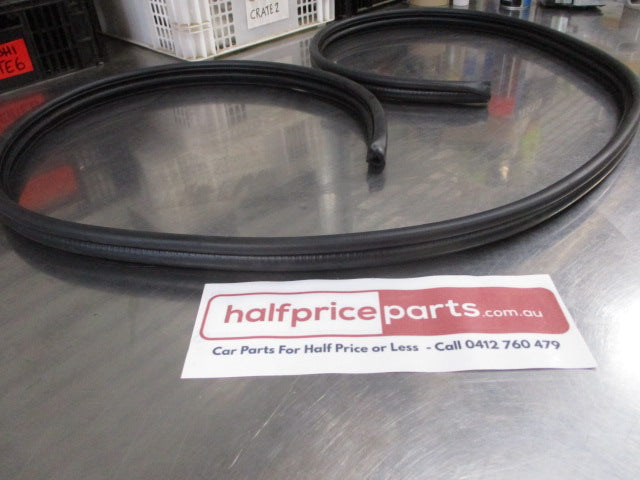 Mitsubishi Triton Genuine Left Hand Front Body Door Weatherstrip New Part