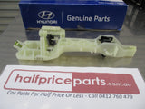 Hyundai Santa Fe Genuine Right Hand (Drivers) Front Door Base Handle New Part