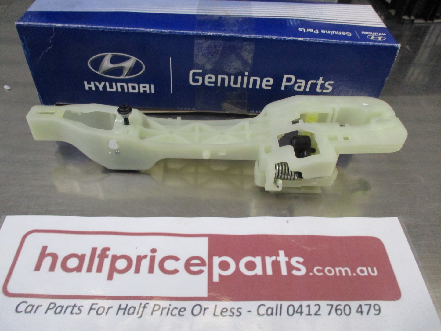 Hyundai Santa Fe Genuine Left Hand (Passengers) Front Door Base Handle New Part