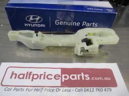 Hyundai Santa Fe Genuine Left Hand (Passengers) Front Door Base Handle New Part