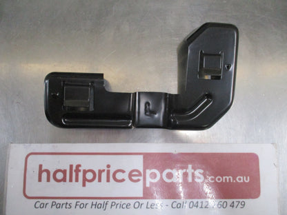 Hyundai Tucson Genuine Upper Left Hand Front Bumper Bracket New Part