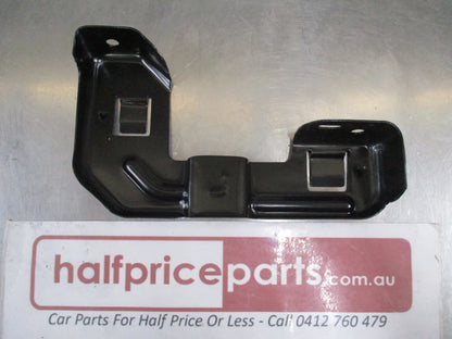 Hyundai Tucson Genuine Upper Left Hand Front Bumper Bracket New Part