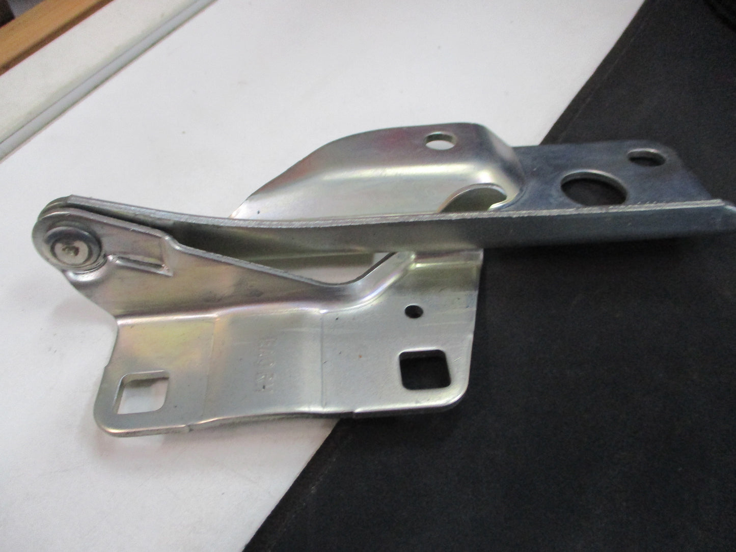 Nissan Navara NP300/Pathfinder Genuine Right Hand Front Bonnet Hinge New Part