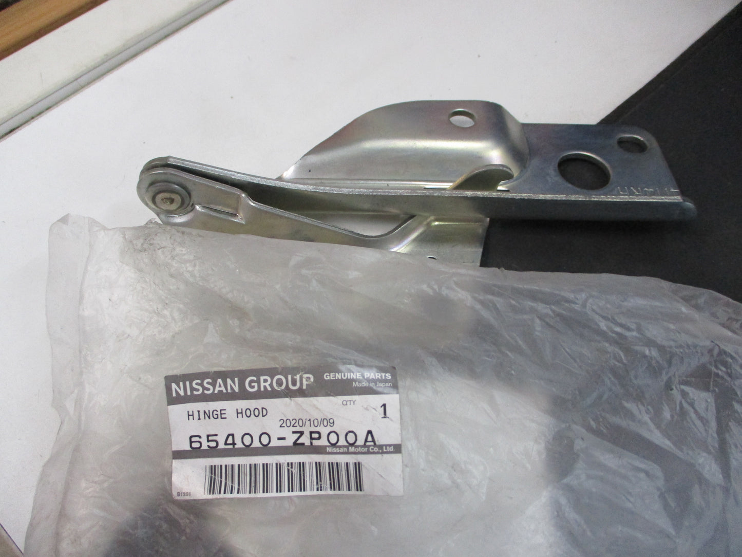 Nissan Navara NP300/Pathfinder Genuine Right Hand Front Bonnet Hinge New Part