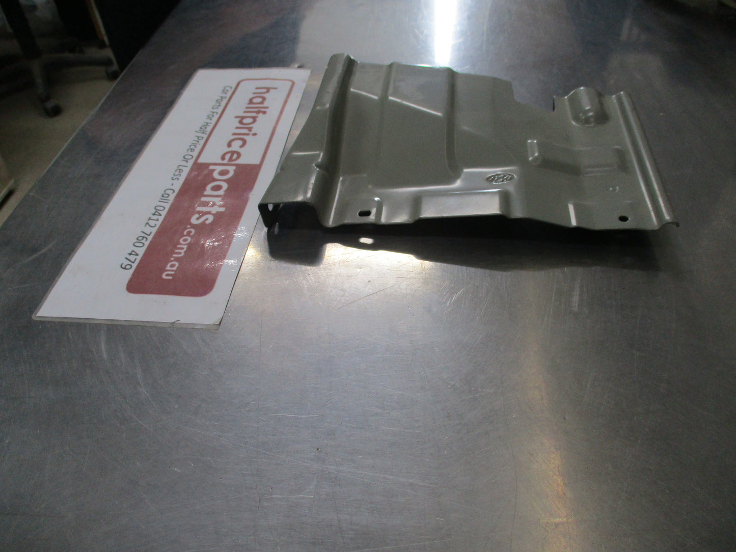 Hyundai Santa Fe Genuine Lower Right Hand Rear Bumper Side Bracket New Part